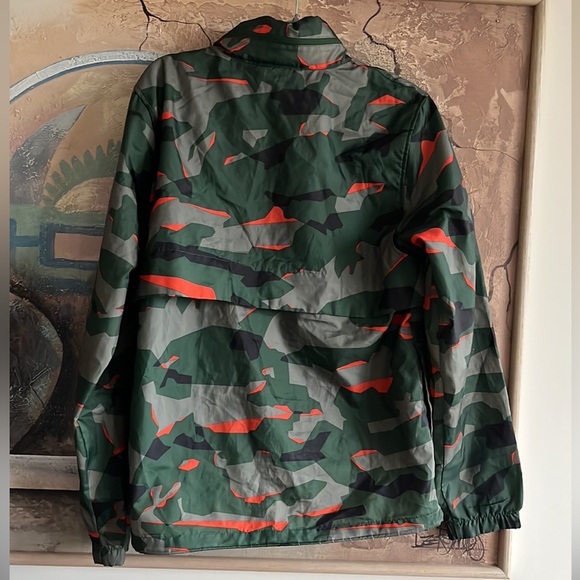NIKE NSW CAMO WINDBREAKER size small - Picture 13 of 14